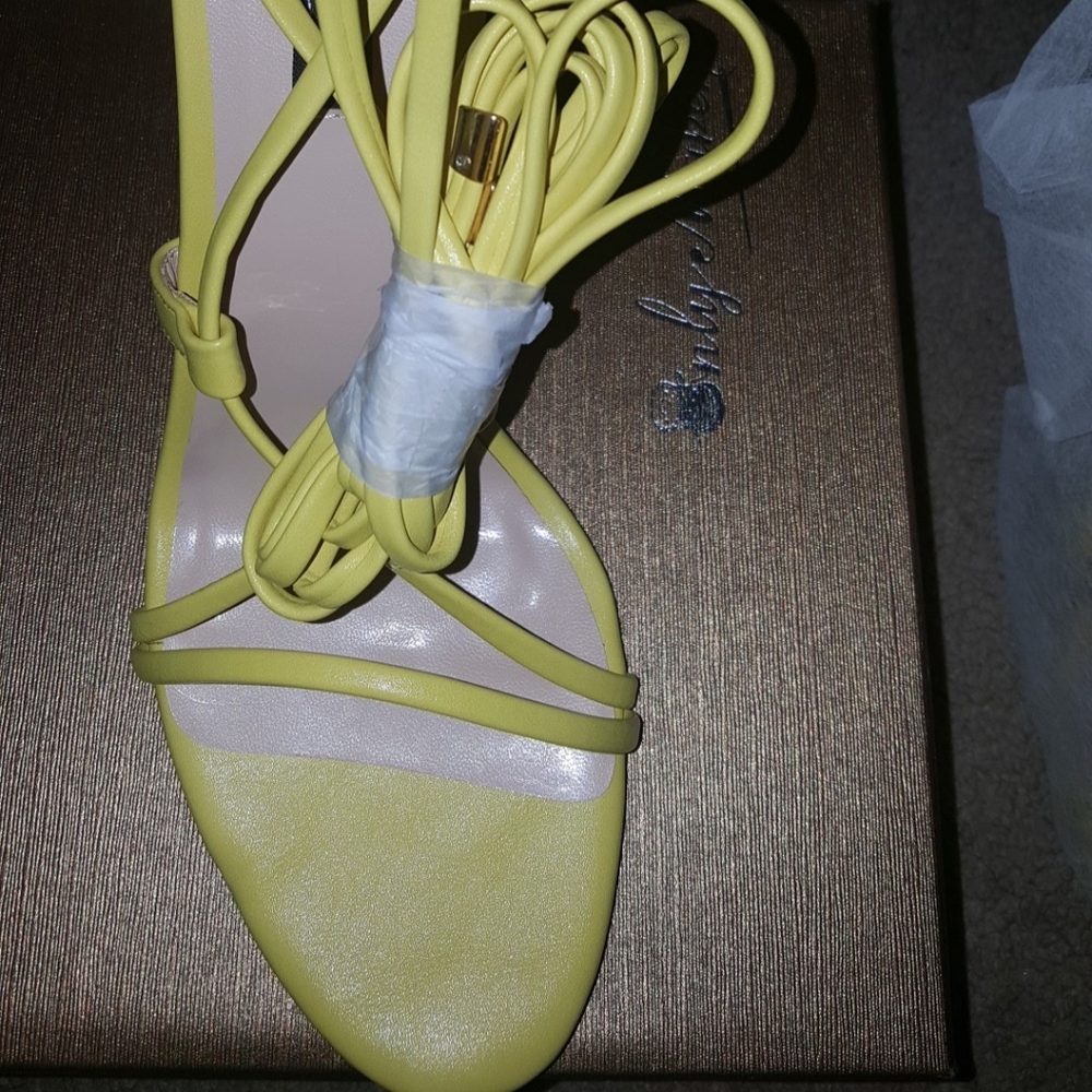 Woman's Shoes